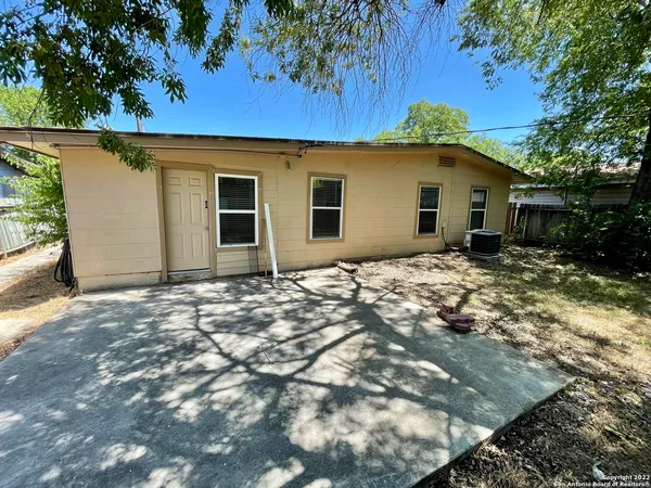 $700 | 1026 San Angelo, Unit 1, San Antonio, TX 78201