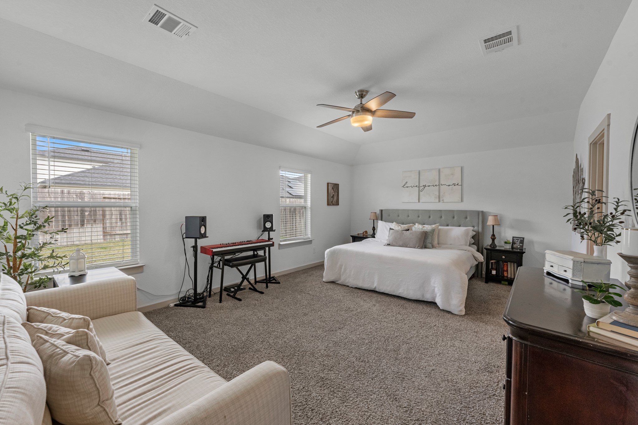 923 Kinder Sky Lane Rosharon, TX 77583 - Photo 19 of 37 Primary bedroom