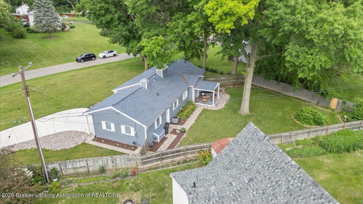 2176 Iroquois Road Okemos, MI 48864 - Photo 32 of 43 12-Media Jett - 08