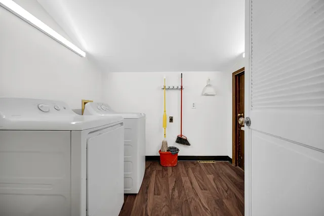 a view of utility room