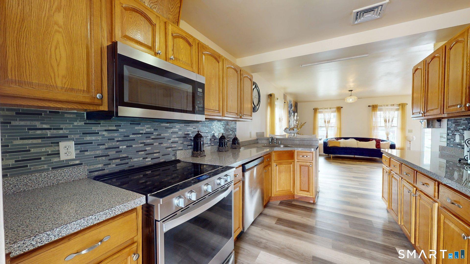 64 Osten Boulevard, Unit 64 Hartford, CT 06106 - Photo 3 of 54