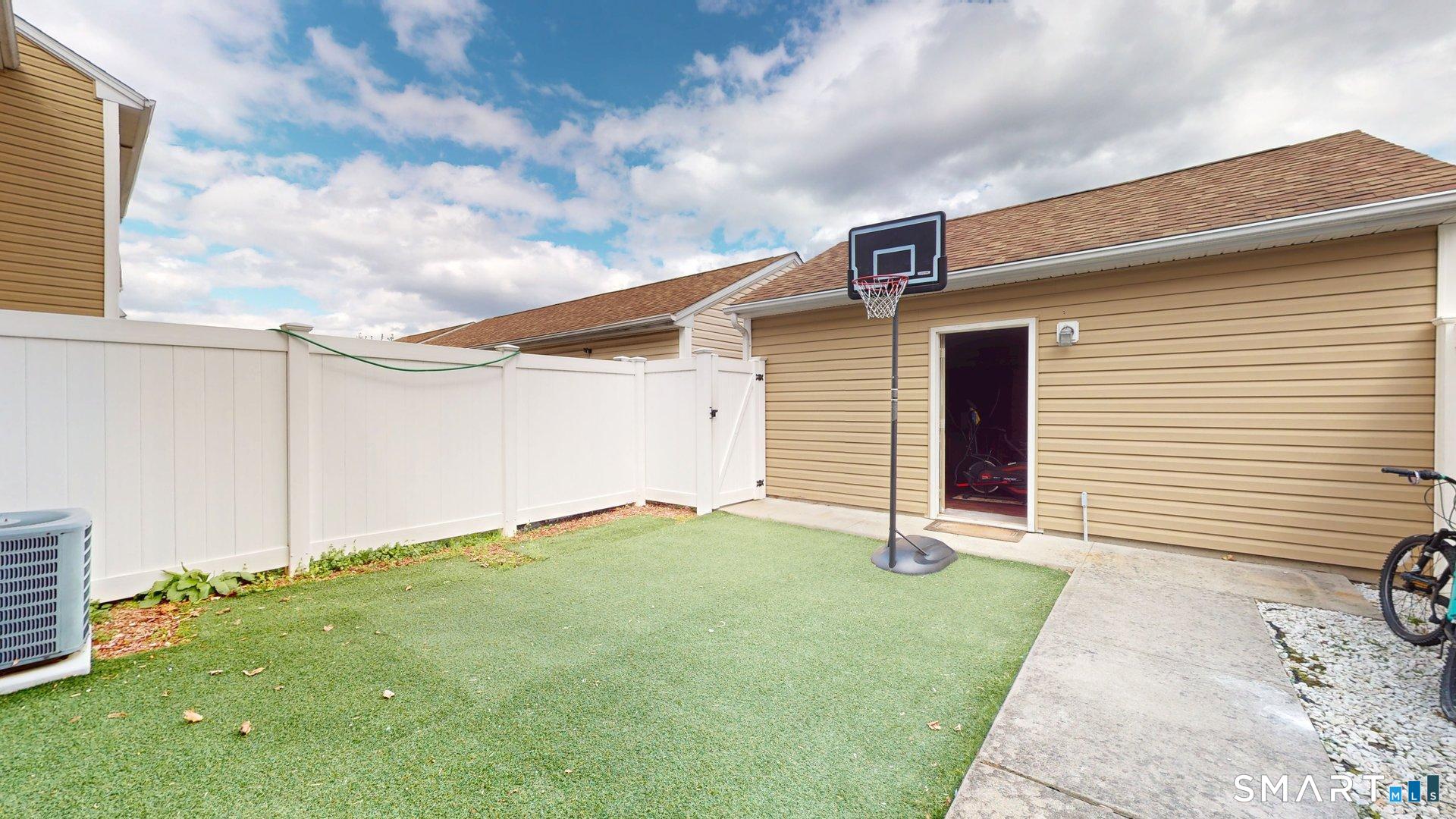 64 Osten Boulevard, Unit 64 Hartford, CT 06106 - Photo 47 of 54