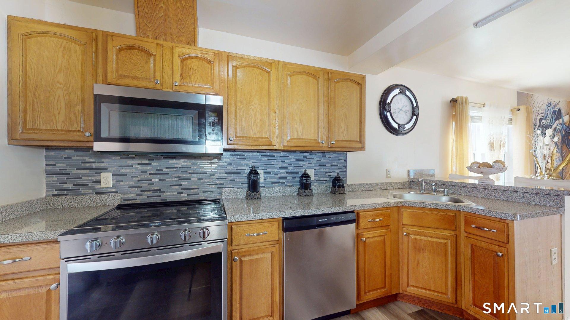 64 Osten Boulevard, Unit 64 Hartford, CT 06106 - Photo 5 of 54