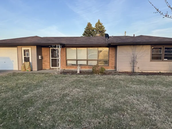$137,500 | 1908 22nd Avenue, Sterling, IL 61081