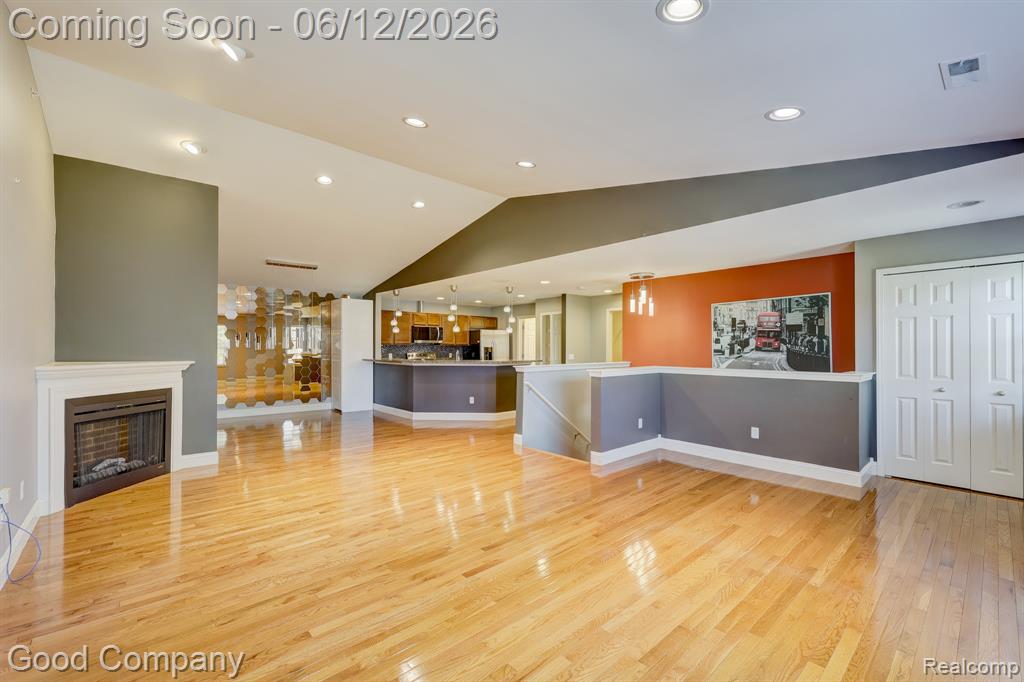 29941 Fox Run Circle Warren, MI 48092 - Photo 2 of 35
