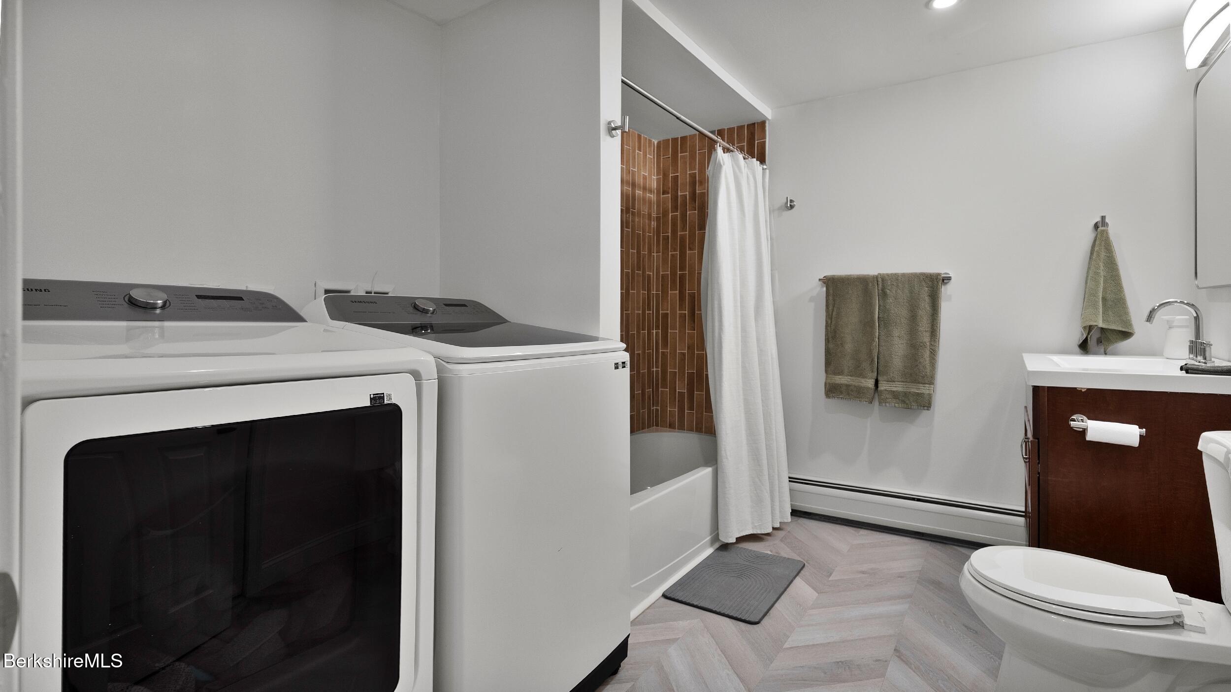 207 South Mountain Road Pittsfield, MA 01201 - Photo 19 of 29 2nd Fl Full Bath