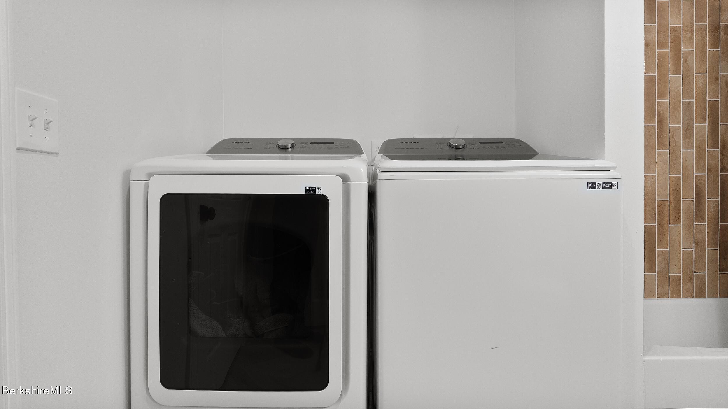 207 South Mountain Road Pittsfield, MA 01201 - Photo 20 of 29 2nd Fl Full Bath