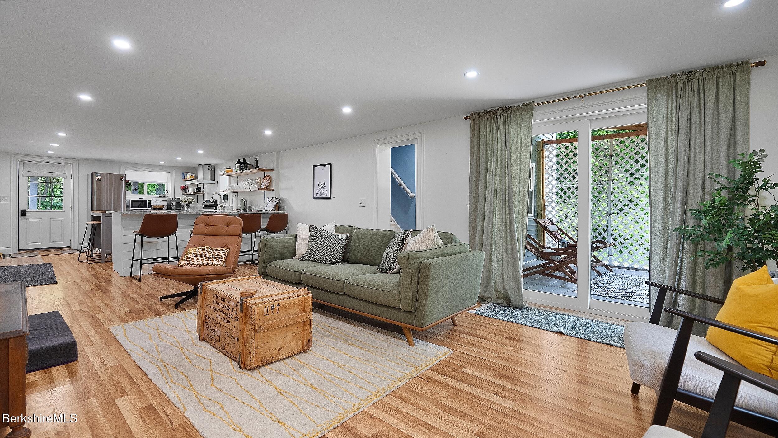 207 South Mountain Road Pittsfield, MA 01201 - Photo 5 of 29 Living Room