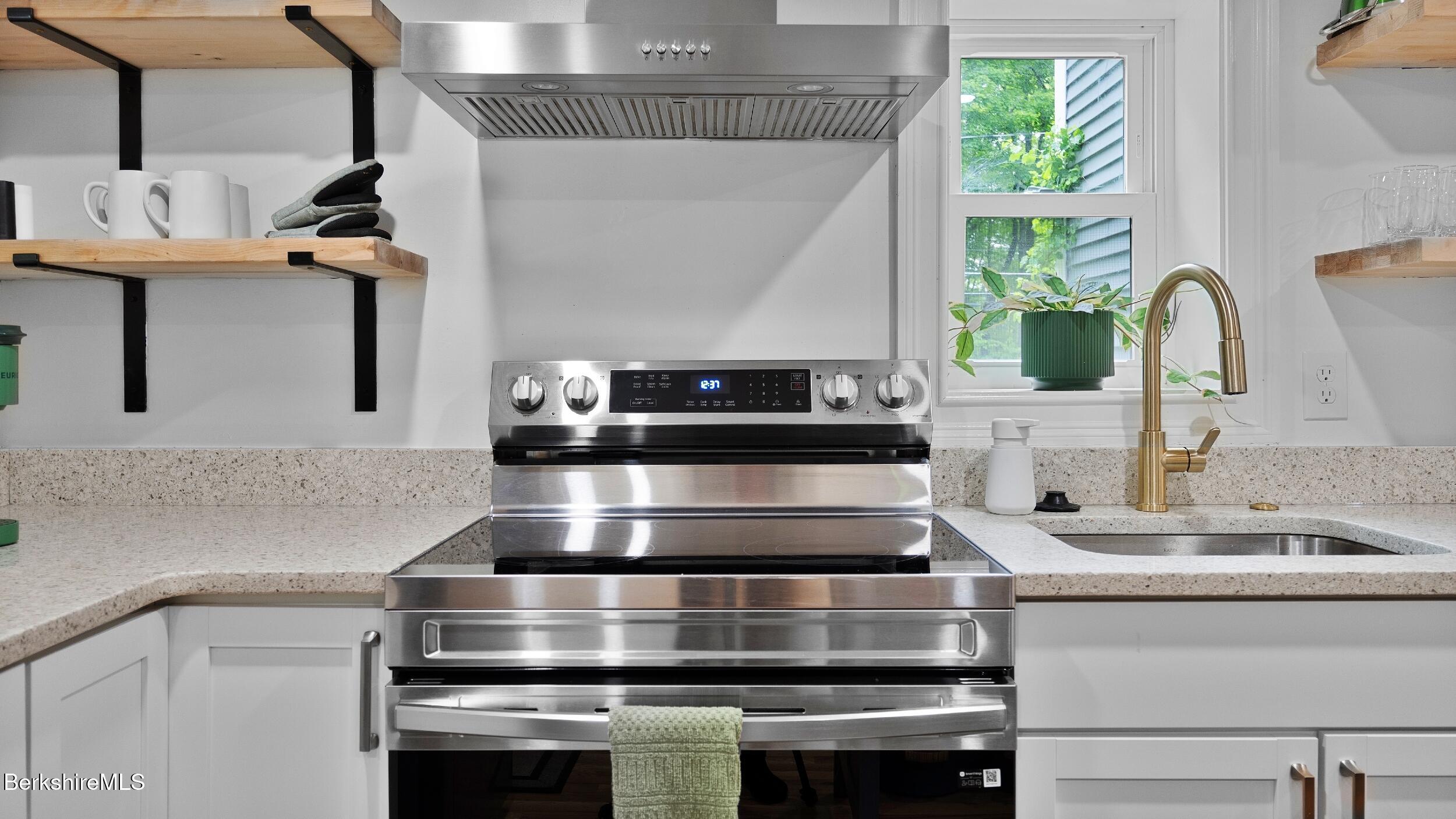 207 South Mountain Road Pittsfield, MA 01201 - Photo 8 of 29 Kitchen