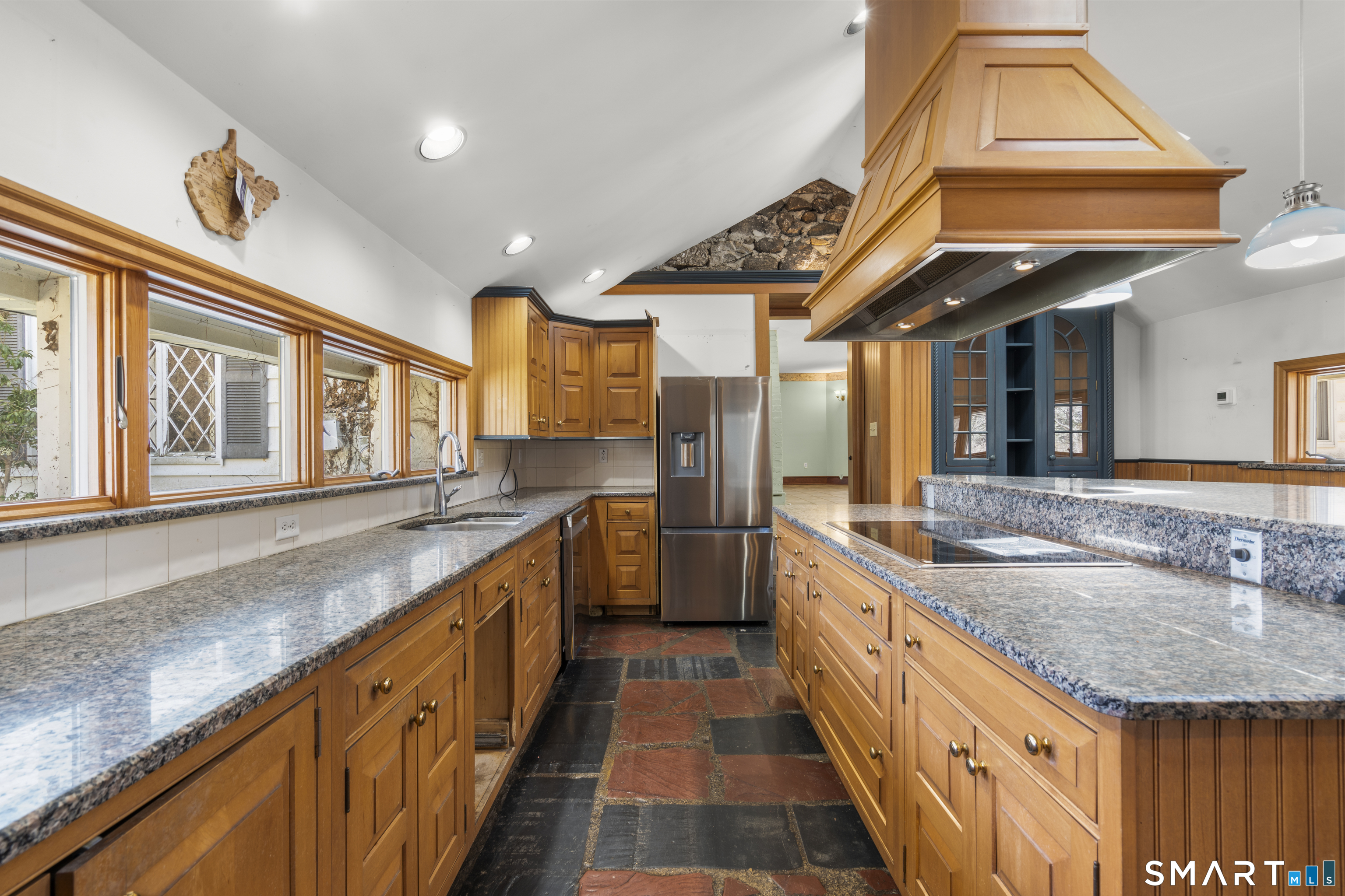 835 Monroe Turnpike Monroe, CT 06468 - Photo 7 of 39