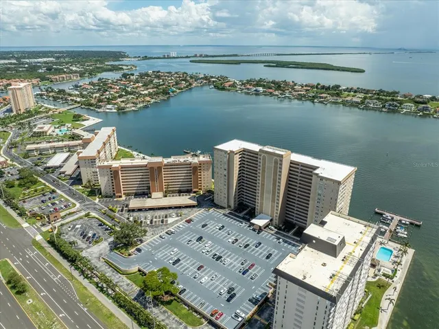 $2,900 | 5200 Brittany Drive South, Unit 303, St. Petersburg, FL 33715