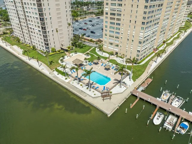 $2,900 | 5200 Brittany Drive South, Unit 303, St. Petersburg, FL 33715