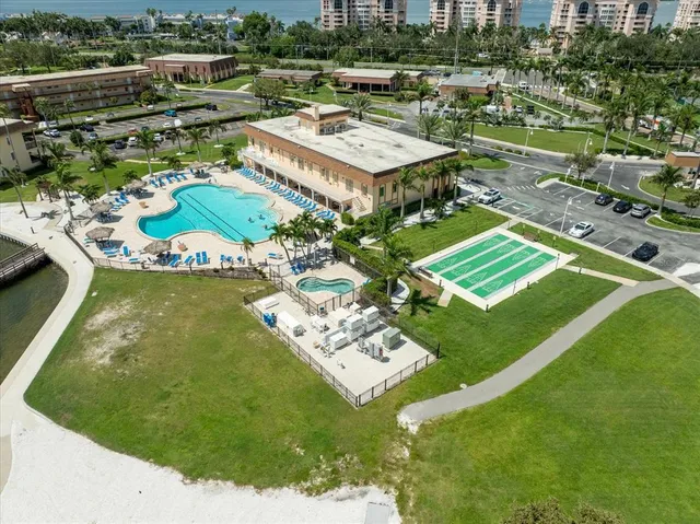 $2,900 | 5200 Brittany Drive South, Unit 303, St. Petersburg, FL 33715