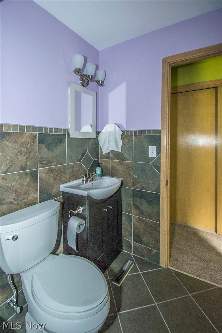 14517 Alger Road Cleveland, OH 44111 - Photo 12 of 35 Gallery Image 12