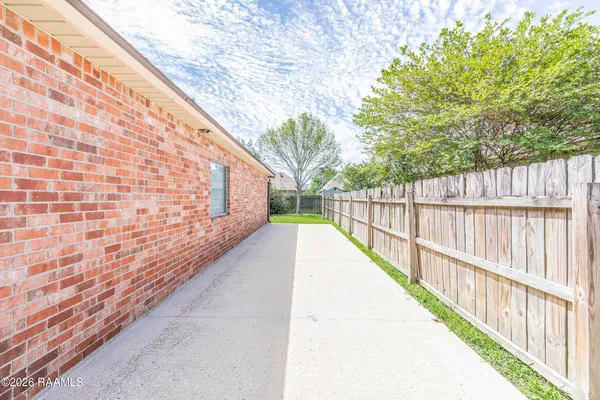 $259,000 | 416 Hillbrooke Drive, Broussard, LA 70518