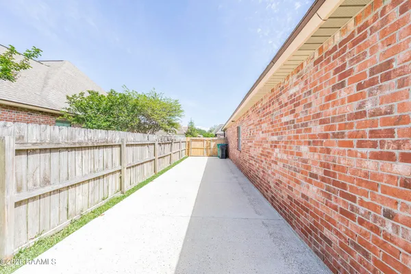 $259,000 | 416 Hillbrooke Drive, Broussard, LA 70518