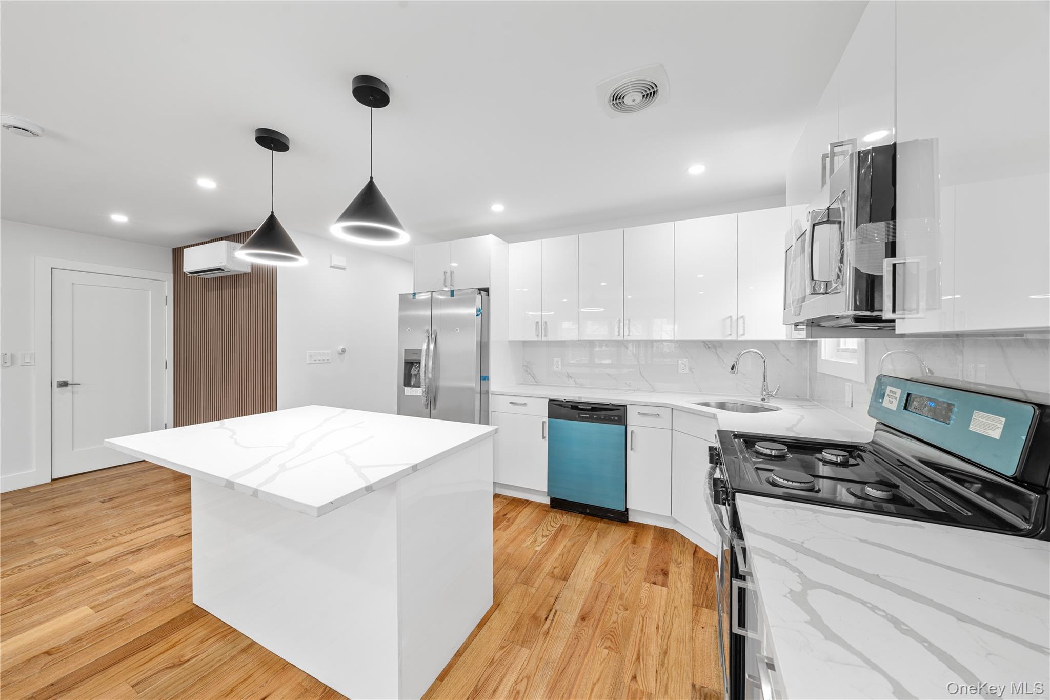 245-33 147th Road, Unit 1 Queens, NY 11422 - Photo 3 of 15