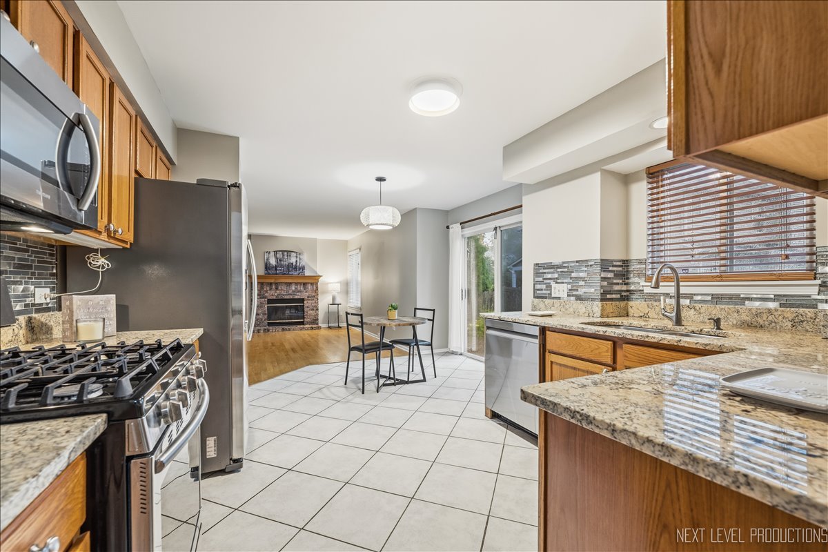 2712 Stockton Road Naperville, IL 60564 - Photo 5 of 43