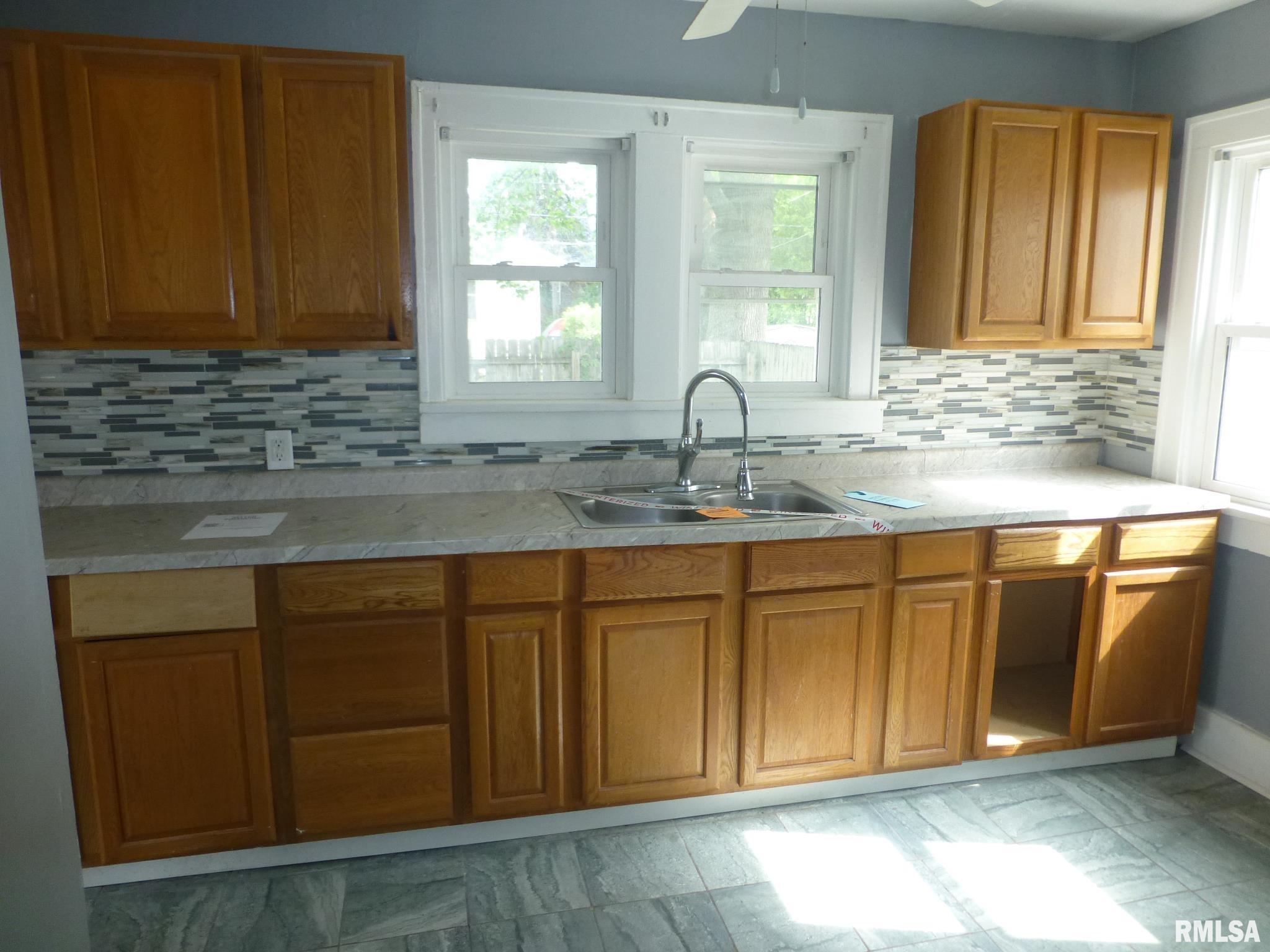 794 West Waggoner Street Decatur, IL 62526 - Photo 16 of 30