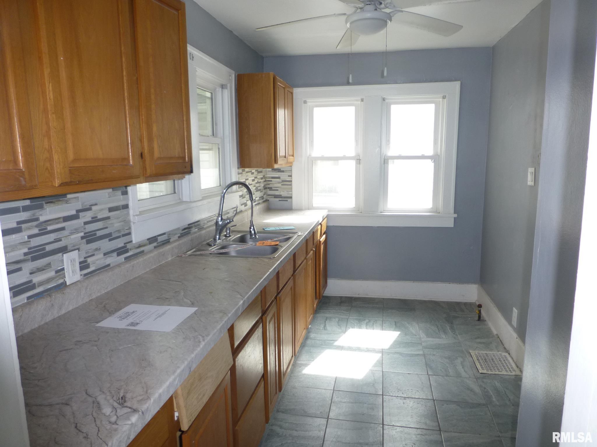 794 West Waggoner Street Decatur, IL 62526 - Photo 17 of 30
