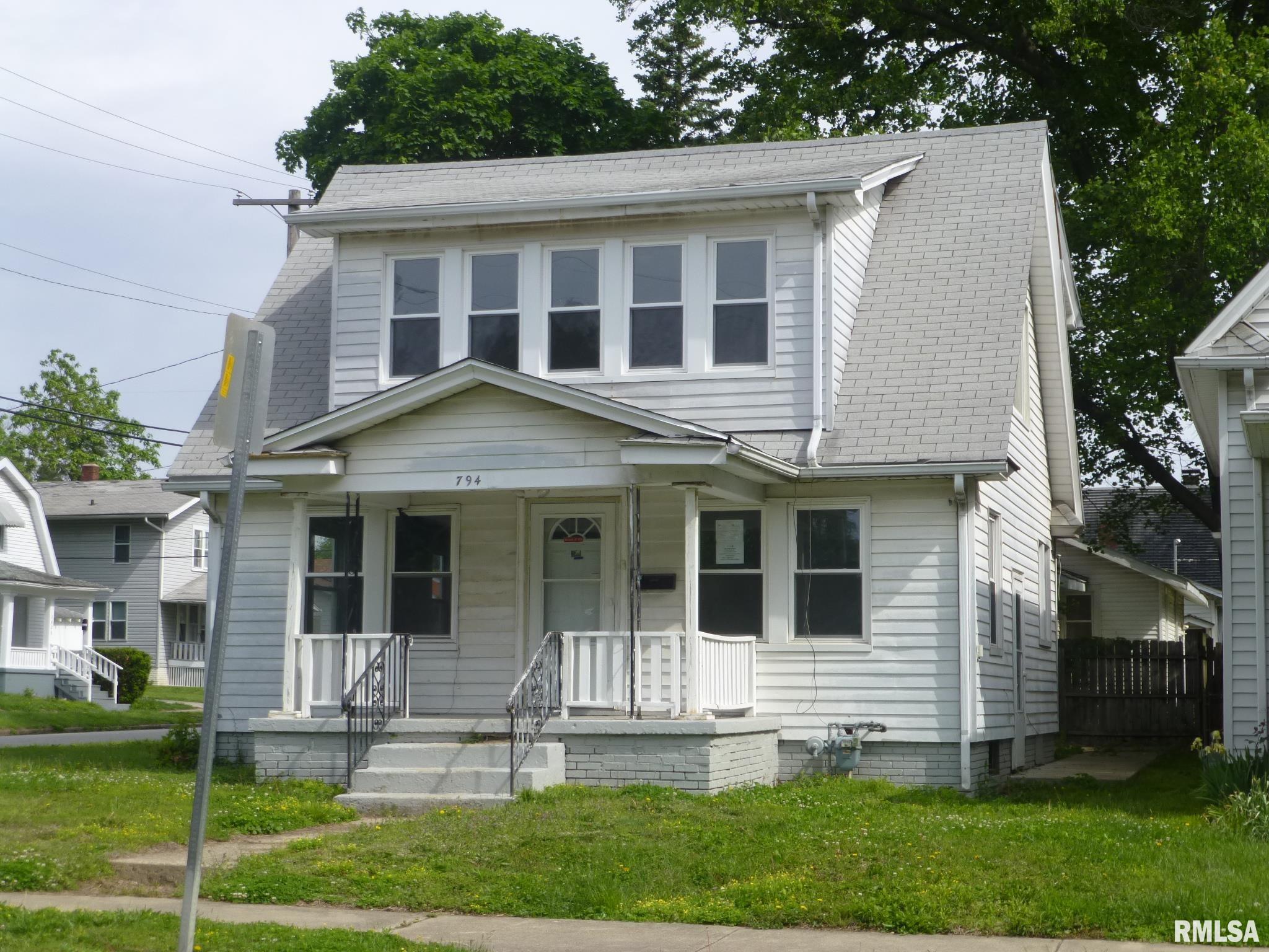794 West Waggoner Street Decatur, IL 62526 - Photo 2 of 30