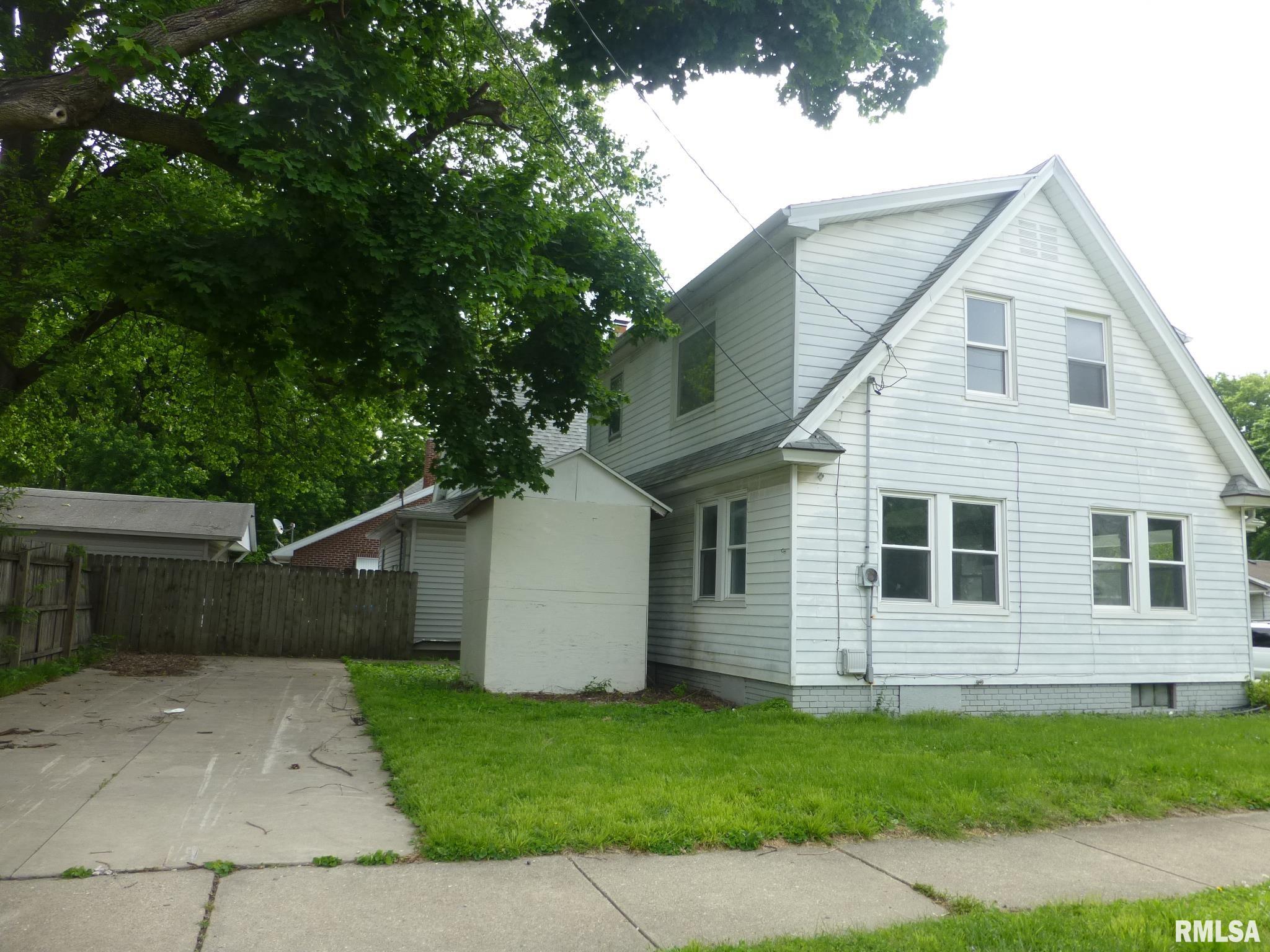 794 West Waggoner Street Decatur, IL 62526 - Photo 4 of 30