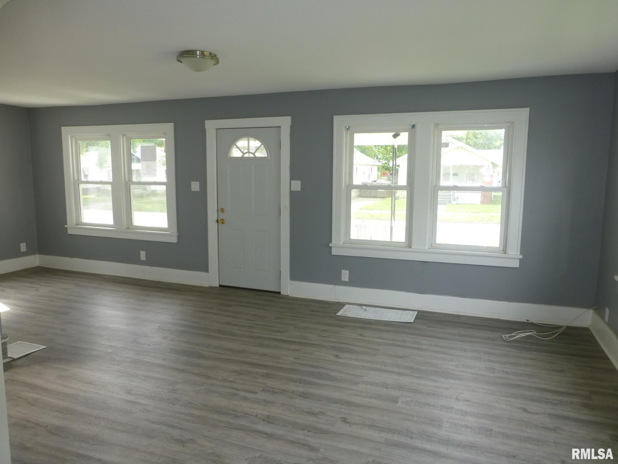 794 West Waggoner Street Decatur, IL 62526 - Photo 6 of 30