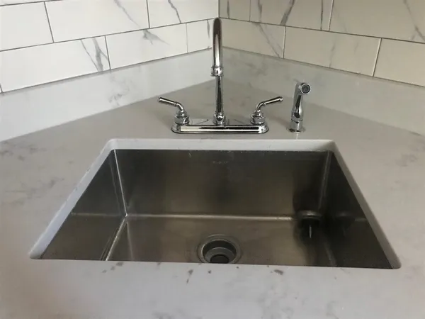 $2,950 | 50 Glenwood Avenue, Unit 805, Jersey City, NJ 07306