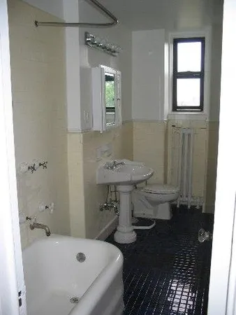 $2,950 | 50 Glenwood Avenue, Unit 805, Jersey City, NJ 07306