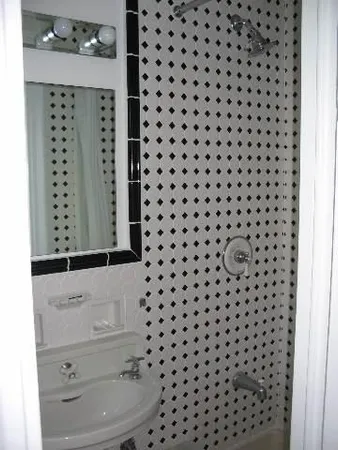 $2,950 | 50 Glenwood Avenue, Unit 805, Jersey City, NJ 07306