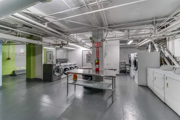 $2,950 | 50 Glenwood Avenue, Unit 805, Jersey City, NJ 07306