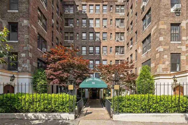 $2,950 | 50 Glenwood Avenue, Unit 805, Jersey City, NJ 07306