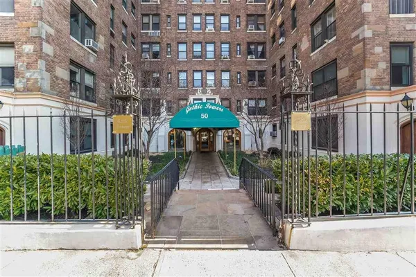 $2,950 | 50 Glenwood Avenue, Unit 805, Jersey City, NJ 07306
