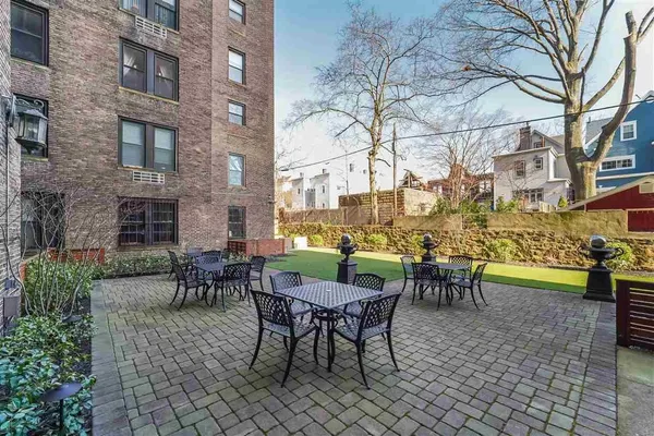 $2,950 | 50 Glenwood Avenue, Unit 805, Jersey City, NJ 07306