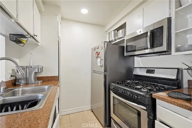 $399,999 | 21219 Roscoe Boulevard, Canoga Park, CA 91304