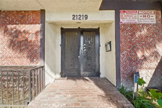 $399,999 | 21219 Roscoe Boulevard, Canoga Park, CA 91304