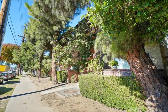 $399,999 | 21219 Roscoe Boulevard, Canoga Park, CA 91304