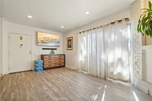 $399,999 | 21219 Roscoe Boulevard, Canoga Park, CA 91304