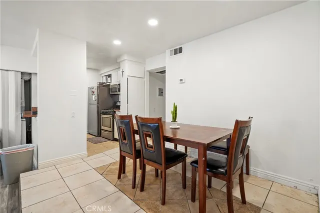 $399,999 | 21219 Roscoe Boulevard, Canoga Park, CA 91304