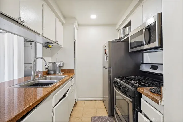 $399,999 | 21219 Roscoe Boulevard, Canoga Park, CA 91304