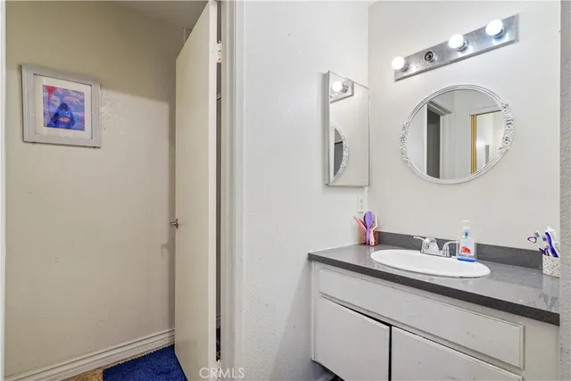 $399,999 | 21219 Roscoe Boulevard, Canoga Park, CA 91304