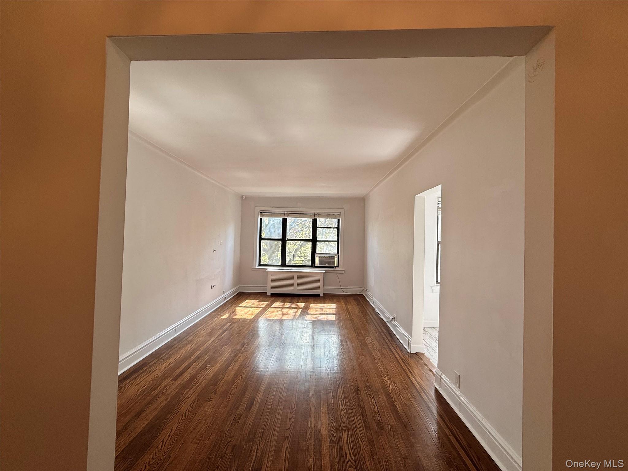 143 Garth Road, Unit 3L Scarsdale, NY 10583 - Photo 14 of 37 Spacious Living Room