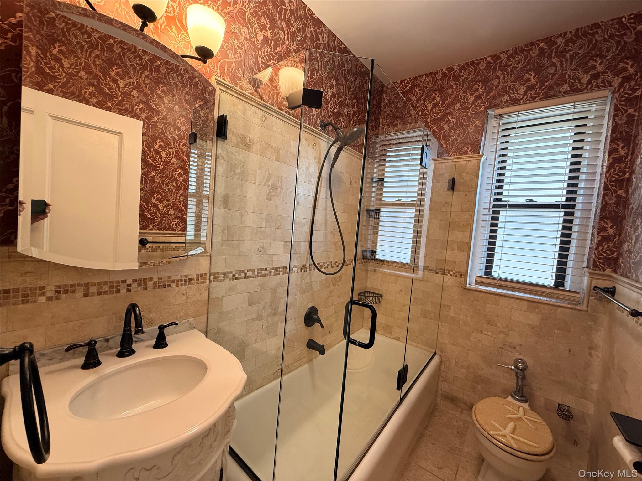 143 Garth Road, Unit 3L Scarsdale, NY 10583 - Photo 15 of 37 Beautiful renovated hall bathroom