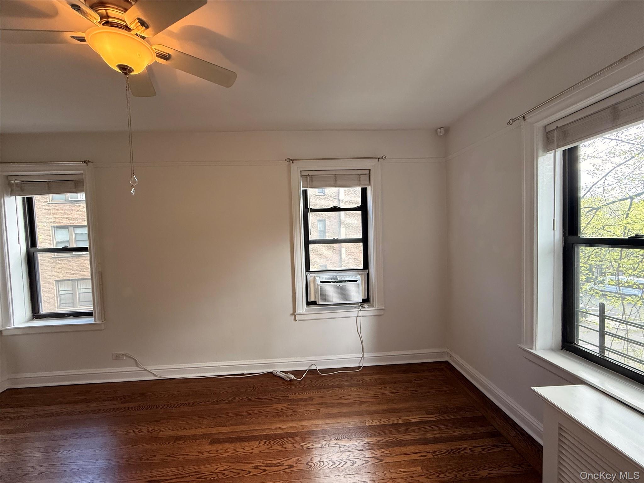 143 Garth Road, Unit 3L Scarsdale, NY 10583 - Photo 21 of 37 Great bedroom with 3 windows