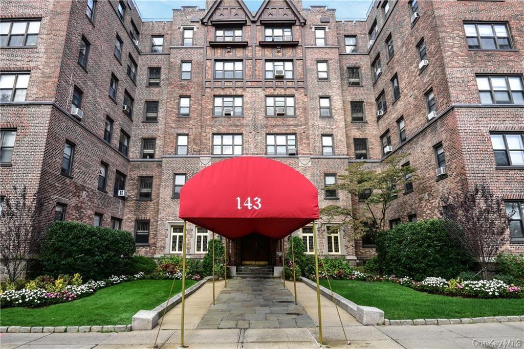 143 Garth Road, Unit 3L Scarsdale, NY 10583 - Photo 4 of 37 Colchester building entrance