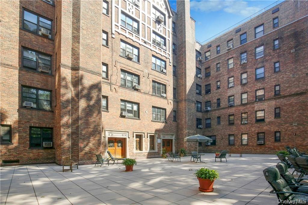 143 Garth Road, Unit 3L Scarsdale, NY 10583 - Photo 5 of 37 Great outdoor Patio