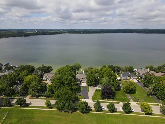 $2,590,000 | 705 South Fry Lake Mills, Lake Mills, WI 53551
