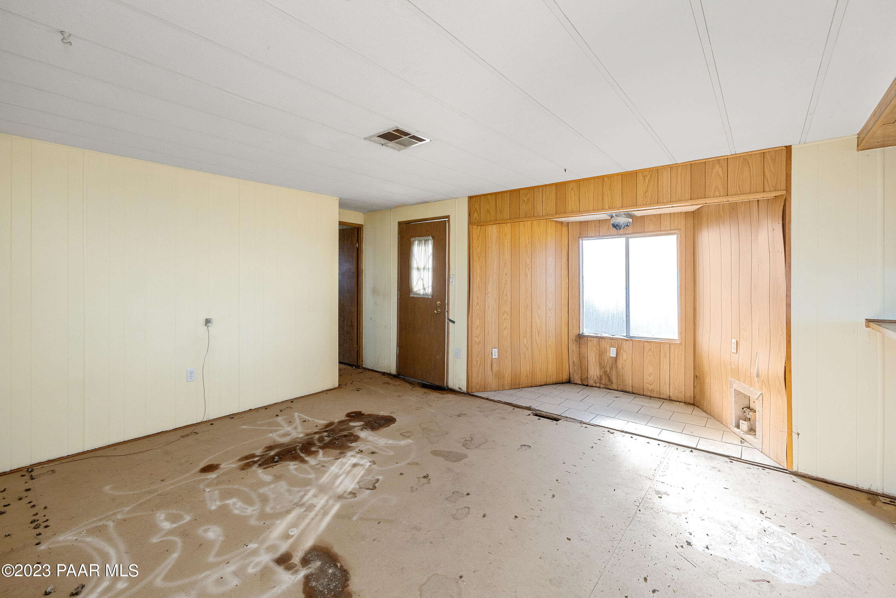 006_Living Room