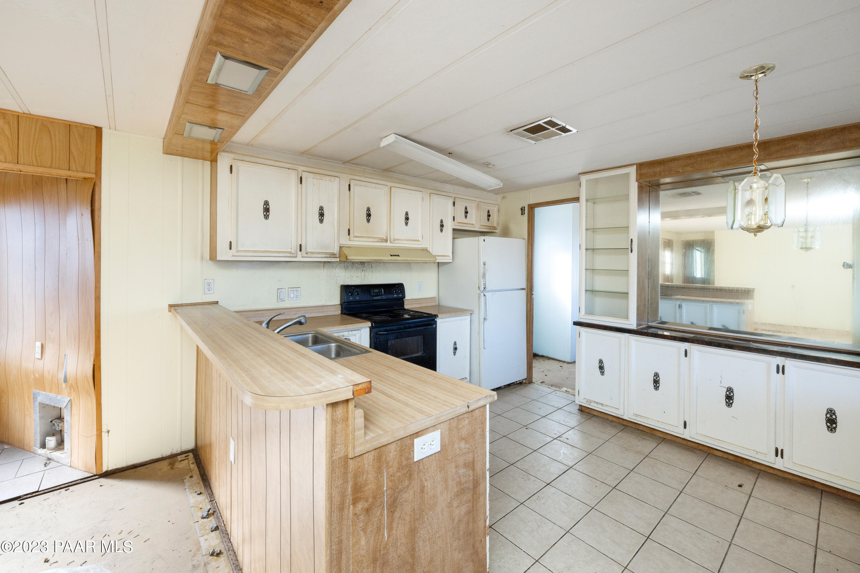 8395 West Red Rock Road Kirkland, AZ 86332 - Photo 10 of 30 010_Kitchen
