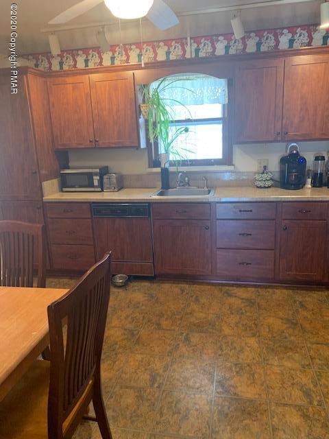 900 Stokes Mill Road Stroudsburg, PA 18360 - Photo 10 of 37 Stokes kitchen